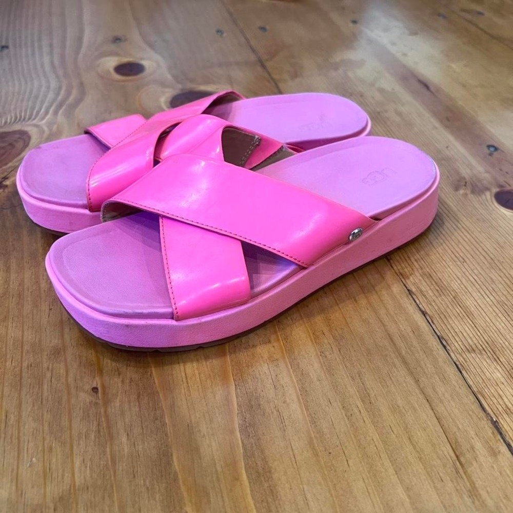 UGG Pink Patent Leather Platform Sandals Y2K Barbiecore Emily Slides Sz 7